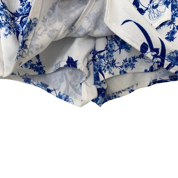 Nia Porcelain Print Crepe Mini Skort - Picture 7 of 11